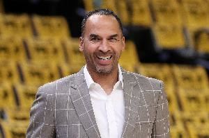 丁彦雨航:哈里森之前的履历很亮眼 交易卢卡明显是新老板的动作