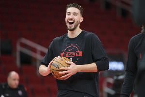 申京:有时上半场表现不佳反而对我有好处 因为我会对自己不满